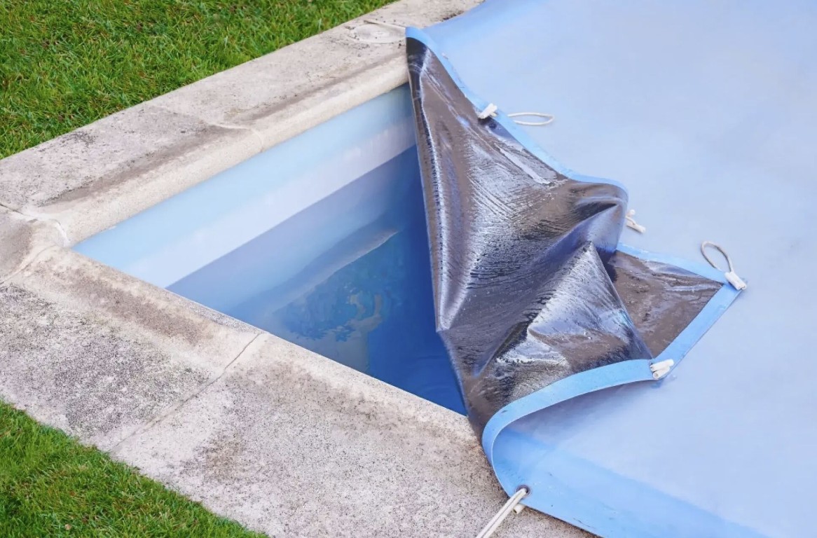 Seasonal pool opening and closing service in Leesburg, FL